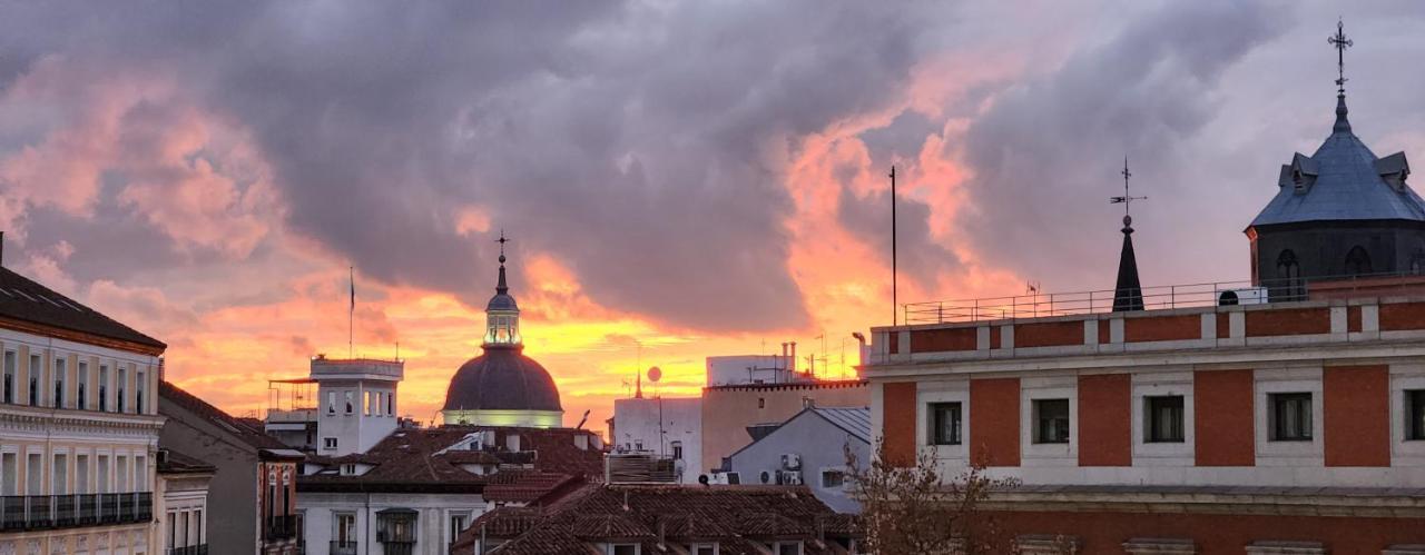 1851: Exceptional 19Th Century Studio In Madrid Exterior photo